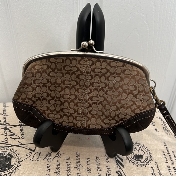 Coach Signature Brown Canvas Suede Trim Kisslock Framed Wristlet -Coin Wallet - Picture 8 of 16